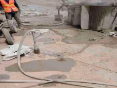 江汉水泥混凝土路面板底注浆技术 路面脱空注浆整治方案